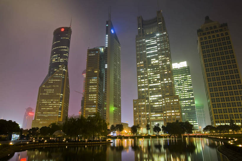 横图,彩色,室外,旅游,度假,办公楼,名胜古迹,城市风光,标志建筑,大厦,地标,建筑,夜景,上海,中国,亚洲,遗迹,景观,建筑群,灯光,古迹,文物,娱乐,建设,古建筑,浦东,绿地,地标建筑,享受,休闲,灿烂,旅游胜地,放松,摄影,灯火通明,金融中心,古文明,东亚,中华人民共和国,陆家嘴绿地,金融区,旅行,城市公园,bj174