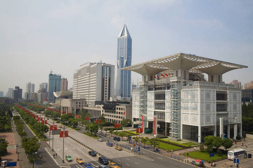 横图,彩色,室外,白天,旅游,度假,名胜古迹,城市风光,标志建筑,道路,地标,建筑,上海,中国,亚洲,遗迹,景观,交通,古迹,文物,娱乐,建设,古建筑,蓝天,地标建筑,人民广场,享受,休闲,旅游胜地,放松,摄影,古文明,东亚,上海城市规划展示馆,中华人民共和国,马路,旅行,bj174