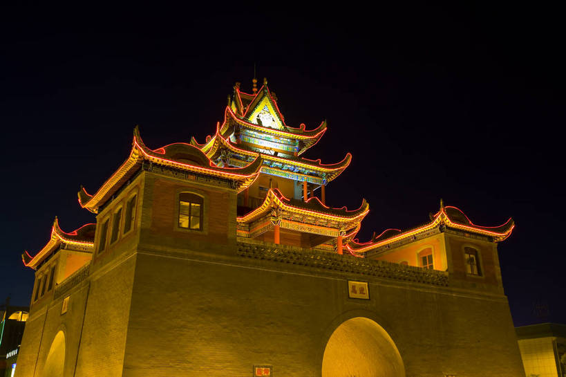 无人,横图,彩色,室外,特写,旅游,度假,名胜古迹,标志建筑,地标,建筑,夜景,中国,亚洲,遗迹,文化遗产,灯光,古迹,文物,娱乐,建设,古建筑,享受,休闲,灿烂,旅游胜地,放松,摄影,人文景观,古代建筑,中国文化,古文明,东亚,宁夏,银川,鼓楼,中华人民共和国,旅行,bj174