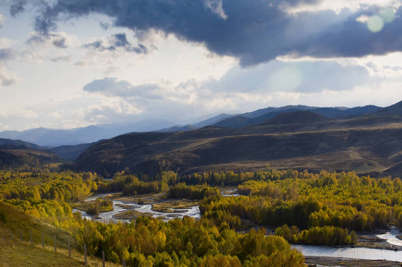 无人,横图,彩色,室外,白天,旅游,度假,名胜古迹,树林,标志建筑,地标,建筑,中国,亚洲,遗迹,水潭,古迹,文物,娱乐,建设,古建筑,树木,自然,享受,休闲,旅游胜地,放松,摄影,自然风光,杉树,古文明,东亚,新疆,中华人民共和国,阿勒泰,旅行,白哈巴,bj174