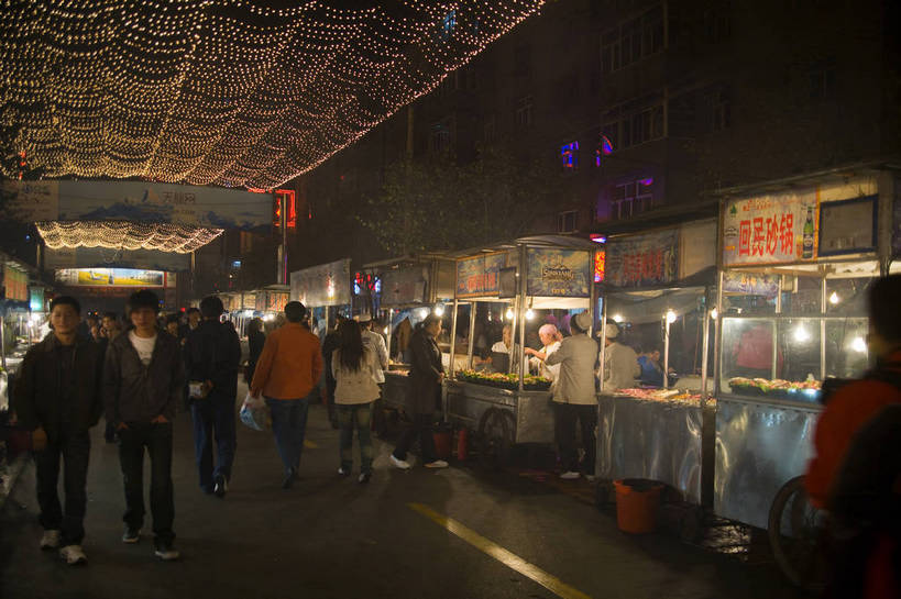 横图,彩色,室外,夜景,中国,亚洲,灯光,集市,小吃,夜市,摄影,东亚,乌鲁木齐,新疆,首府,中华人民共和国,乌鲁木齐市,新疆维吾尔自治区,西北地区,商业,新,五一星光夜市,bj174