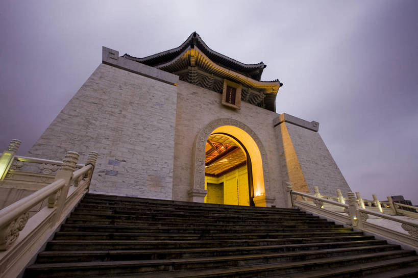 无人,横图,彩色,室内,旅游,度假,名胜古迹,标志建筑,地标,建筑,夜景,台湾,中国,亚洲,遗迹,灯光,古迹,文物,娱乐,建设,古建筑,现代建筑,享受,休闲,旅游胜地,放松,摄影,城楼,蒋介石,蒋介石纪念堂,中正纪念堂,总统,古文明,东亚,台北,港澳台,中华人民共和国,省会,台北市,台湾省,蒋公纪念堂,中正区,旅行,校长,台,委员长,志清,瑞元,蒋中正,bj174