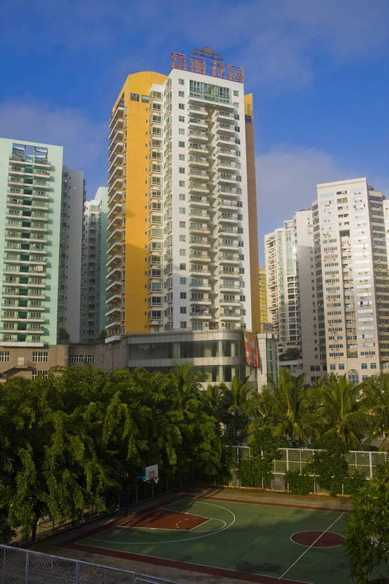 无人,操场,竖图,彩色,室外,白天,旅游,树林,城市风光,建筑,中国,亚洲,景观,建筑群,篮球场,现代建筑,海南,天空,旅游胜地,竖,摄影,东亚,中华人民共和国,海口,旅行,居住区,bj174