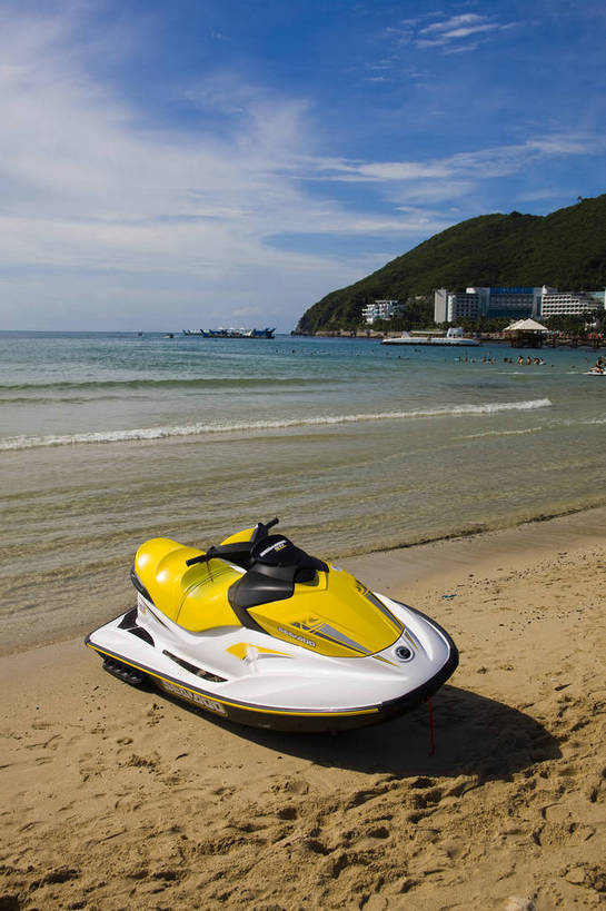 竖图,彩色,室外,白天,旅游,沙滩,三亚,中国,亚洲,快艇,游艇,海南,天空,休闲,旅游胜地,竖,摄影,海南省,海滨,东亚,三亚市,中华人民共和国,华南地区,琼,海,海滩,旅行,大东海,bj174