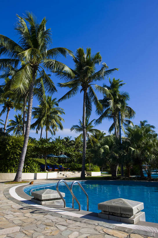 无人,游泳池,竖图,彩色,室外,白天,旅游,树林,建筑,酒店,三亚,中国,亚洲,景观,会所,海南,天空,休闲,旅游胜地,竖,摄影,度假村,东亚,中华人民共和国,旅行,亚龙湾,bj174