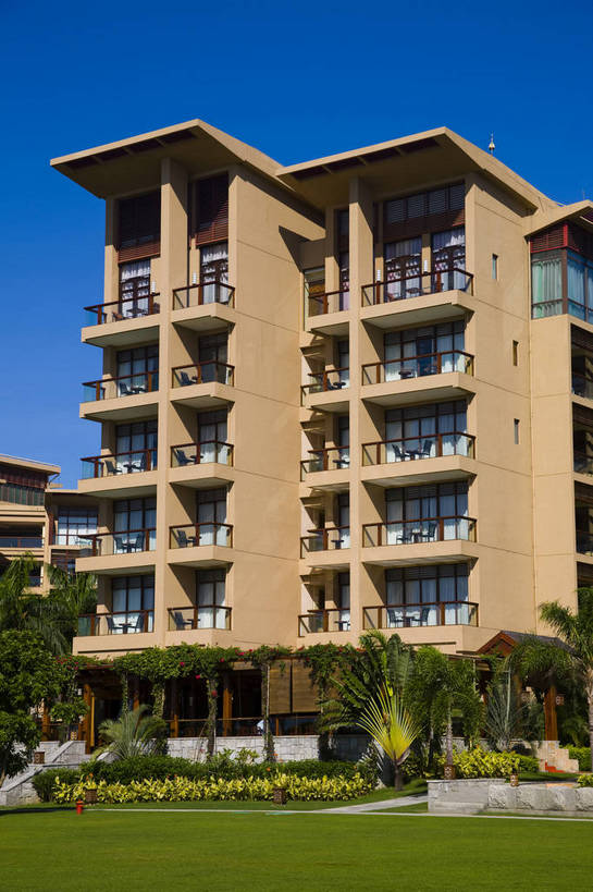 无人,竖图,彩色,室外,白天,旅游,草坪,树林,建筑,酒店,三亚,中国,亚洲,景观,海湾,海南,天空,绿地,休闲,旅游胜地,竖,摄影,海南省,度假村,东亚,三亚市,中华人民共和国,华南地区,琼,旅行,亚龙湾,红树林酒店,亚龙湾国家旅游度假区,bj174