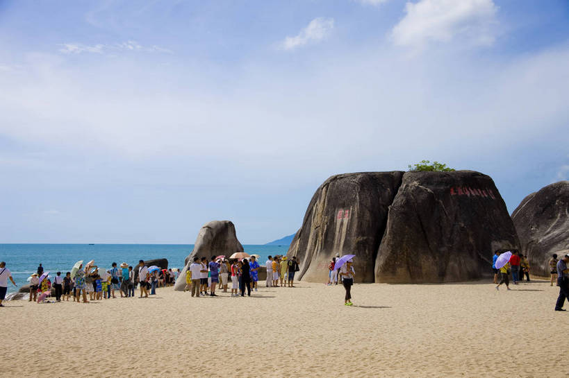 横图,彩色,室外,白天,旅游,石头,沙滩,三亚,中国,亚洲,游人,海南,天空,休闲,旅游胜地,摄影,海滨,东亚,天涯海角,中华人民共和国,海滩,旅行,bj174