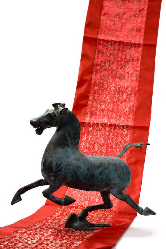 竖图,彩色,静物,金属制品,中国,金属,雕刻,图片,文化遗产,艺术品,历史,文物,装饰品,古代,一个,摄影,单个,古董,中国文化,东亚,青铜,青铜器,古远,古代文明,美术工艺,马踏飞燕,影棚拍摄,传统文化,青铜制品,马超龙雀,马踏飞鸟,铜奔马,bj174