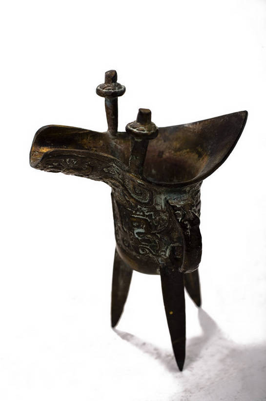 竖图,彩色,静物,杯子,中国,雕刻,图片,文化遗产,艺术品,历史,文物,装饰品,古代,一个,酒杯,摄影,单个,古董,中国文化,东亚,青铜器,古远,古代文明,美术工艺,影棚拍摄,传统文化,爵,爵杯,bj174