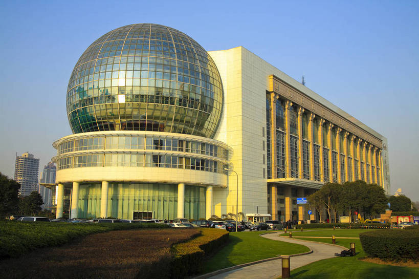 广场,横图,彩色,室外,白天,旅游,度假,商务,草坪,名胜古迹,城市风光,标志建筑,大厦,地标,建筑,上海,中国,遗迹,图片,都市,古迹,文物,娱乐,建设,古建筑,浦东,现代建筑,绿地,地标建筑,享受,休闲,旅游胜地,放松,金融,摄影,经济,贸易,陆家嘴,古文明,东亚,上海国际会议中心,商业,bj174