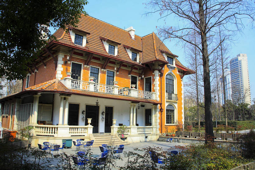 横图,彩色,室外,白天,旅游,度假,名胜古迹,标志建筑,地标,建筑,上海,中国,亚洲,遗迹,图片,房屋,楼阁,屋子,古迹,文物,娱乐,建设,古建筑,楼房,享受,休闲,旅游胜地,放松,摄影,徐家汇,申,古文明,东亚,徐汇区,徐家汇公园,上海市,中华人民共和国,沪,华东地区,百代唱片公司,旅行,房子,架空,百代小红楼,bj174