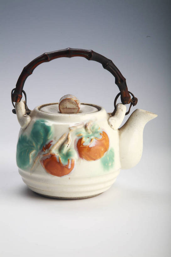 竖图,彩色,静物,中国,彩绘,瓷器,壶,图片,陶瓷,文化遗产,艺术品,历史,文物,水壶,装饰品,古代,一个,茶壶,容器,工艺品,摄影,单个,古董,中国文化,东亚,古远,彩釉,古代文明,美术工艺,影棚拍摄,传统文化,提梁壶,bj174