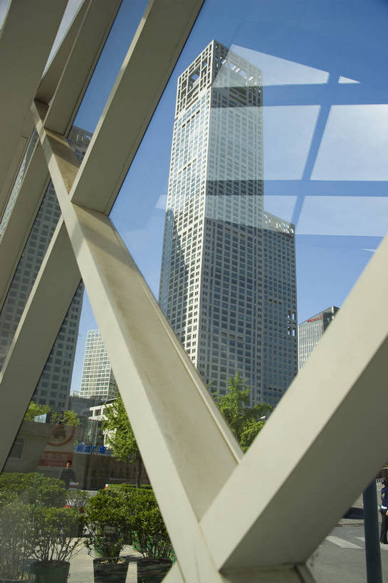 竖图,彩色,室外,特写,白天,旅游,度假,名胜古迹,标志建筑,地标,建筑,玻璃,北京,中国,亚洲,遗迹,图片,景观,古迹,文物,娱乐,建设,古建筑,现代建筑,地标建筑,享受,休闲,旅游胜地,摩天大厦,商务楼,放松,竖,摄影,古文明,东亚,中华人民共和国,旅行,建外SOHO,bj174