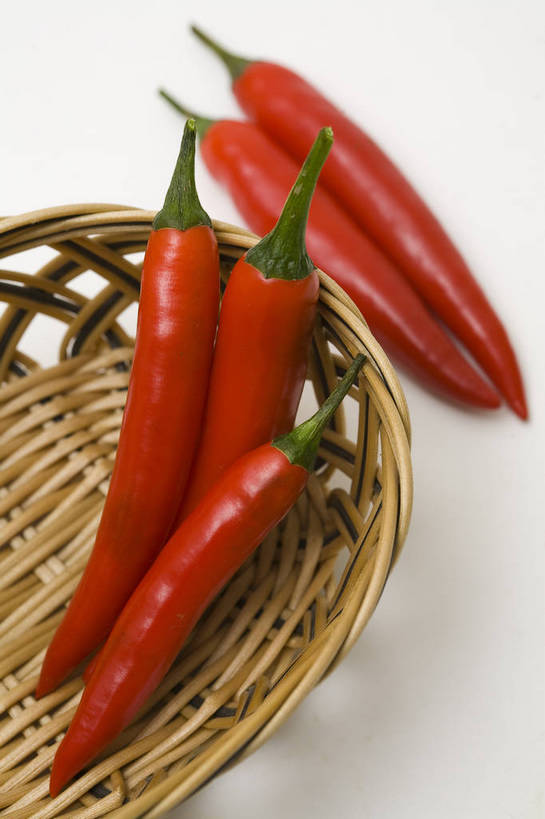 竖图,彩色,特写,白天,蔬菜,静物,中国,亚洲,篮子,图片,食品,菜篮,尖椒,食物,多个,竖,摄影,东亚,红辣椒,影棚拍摄,bj174