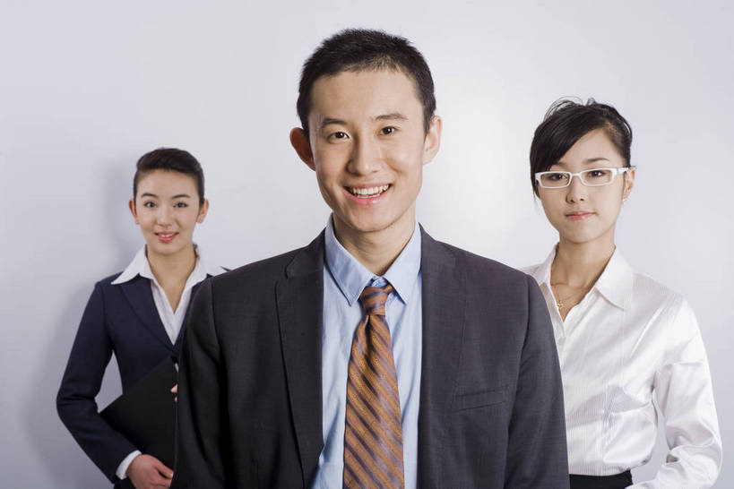 东方人,三个人,商务人士,办公室,微笑,横图,彩色,室内,白天,西装,商务,成功,合作,信心,职员,北京,中国,亚洲,正装,图片,站着,摄影,东亚,团结,男人,男性,女人,女性,亚洲人,中国人,年轻人,白领,半身,影棚拍摄,高兴,办公,bj174