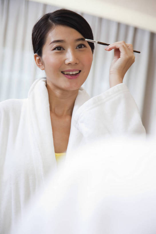 东方人,一个人,竖图,彩色,室内,化妆,美容,时尚,卧室,中国,亚洲,护肤,梳妆,图片,休闲,放松,美女,摄影,生活方式,东亚,中华人民共和国,女人,女性,亚洲人,中国人,年轻人,坐着,半身,高兴,愉快,bj174