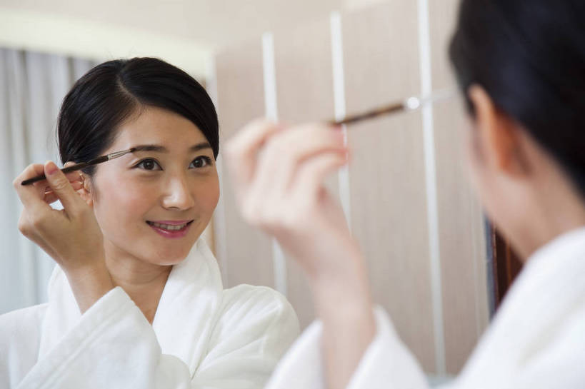 东方人,一个人,横图,彩色,室内,化妆,美容,时尚,卧室,中国,亚洲,护肤,梳妆,图片,休闲,放松,美女,摄影,生活方式,东亚,中华人民共和国,女人,女性,亚洲人,中国人,年轻人,坐着,半身,高兴,愉快,bj174