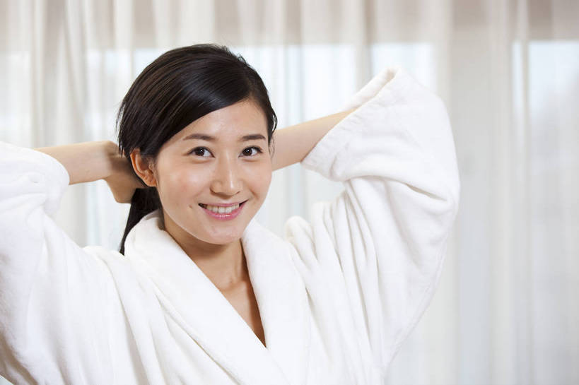 东方人,一个人,横图,彩色,室内,化妆,美容,美发,时尚,卧室,中国,亚洲,护肤,梳妆,图片,休闲,放松,美女,摄影,生活方式,东亚,中华人民共和国,女人,女性,亚洲人,中国人,年轻人,坐着,半身,高兴,愉快,bj174