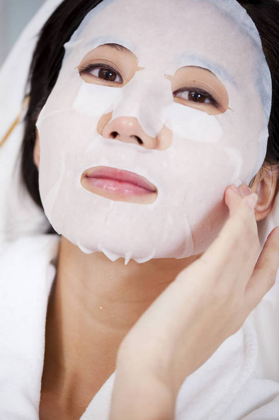 东方人,一个人,竖图,彩色,室内,化妆,美容,时尚,卧室,中国,亚洲,护肤,梳妆,图片,休闲,面膜,放松,美女,摄影,生活方式,东亚,中华人民共和国,女人,女性,亚洲人,中国人,年轻人,坐着,半身,高兴,愉快,bj174