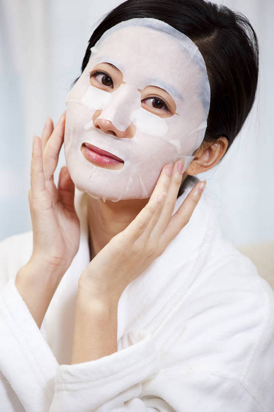 东方人,一个人,竖图,彩色,室内,化妆,美容,时尚,卧室,中国,亚洲,护肤,梳妆,图片,休闲,面膜,放松,美女,摄影,生活方式,东亚,中华人民共和国,女人,女性,亚洲人,中国人,年轻人,坐着,半身,高兴,愉快,bj174