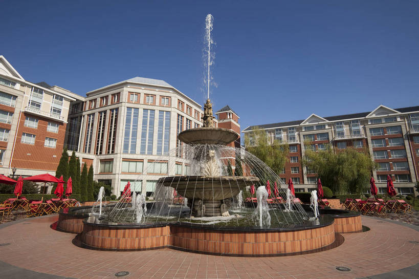 广场,横图,彩色,办公楼,建筑,酒店,喷泉,中国,亚洲,图片,景观,娱乐,现代,现代建筑,会所,休闲,气派,摄影,舒适,场所,东亚,中华人民共和国,奢华,bj174