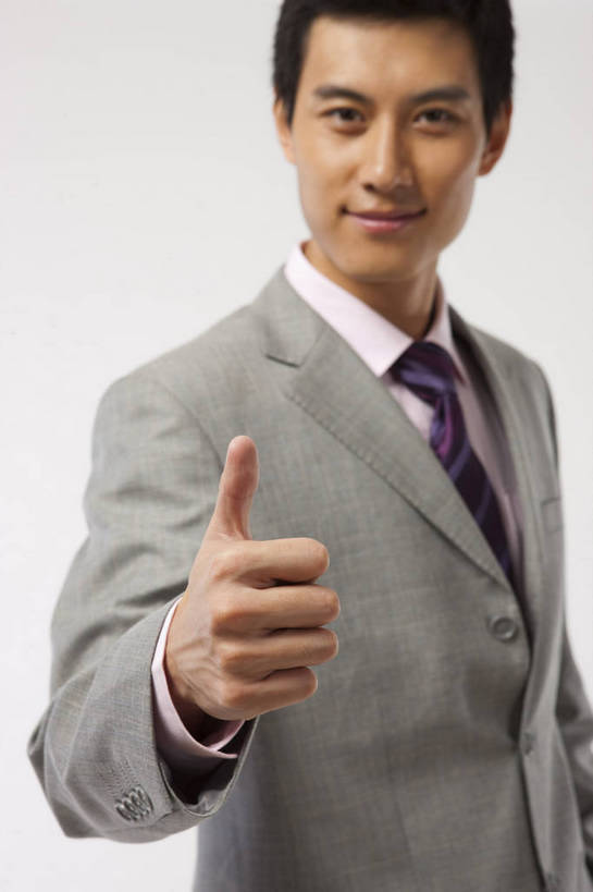 东方人,拇指,一个人,商务人士,商务男性,微笑,竖图,彩色,室内,白天,衬衫,西装,商务,成功,信心,职员,中国,亚洲,套装,正装,图片,站着,摄影,商务装,工薪阶层,东亚,男人,男性,亚洲人,中国人,年轻人,白领,上班族,半身,影棚拍摄,衬衣,高兴,办公,bj174