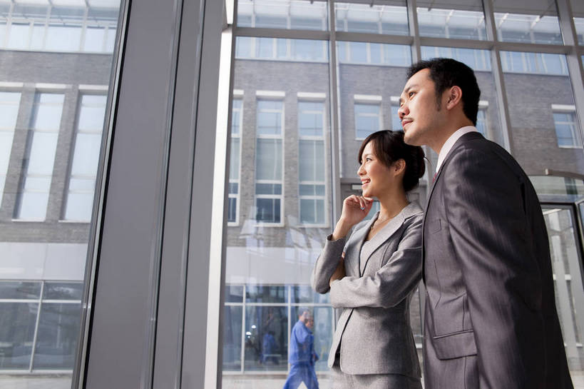 东方人,两个人,商务人士,商务男性,商务女性,办公室,微笑,横图,彩色,室内,白天,侧面,衬衫,西装,商务,成功,合作,信心,职员,中国,亚洲,套装,正装,工作,图片,玻璃门,现代建筑,站着,美女,金融,摄影,经济,商务装,贸易,工薪阶层,东亚,向往,友情,男人,男性,女人,女性,亚洲人,中国人,年轻人,白领,上班族,半身,衬衣,高兴,办公,商业,bj174