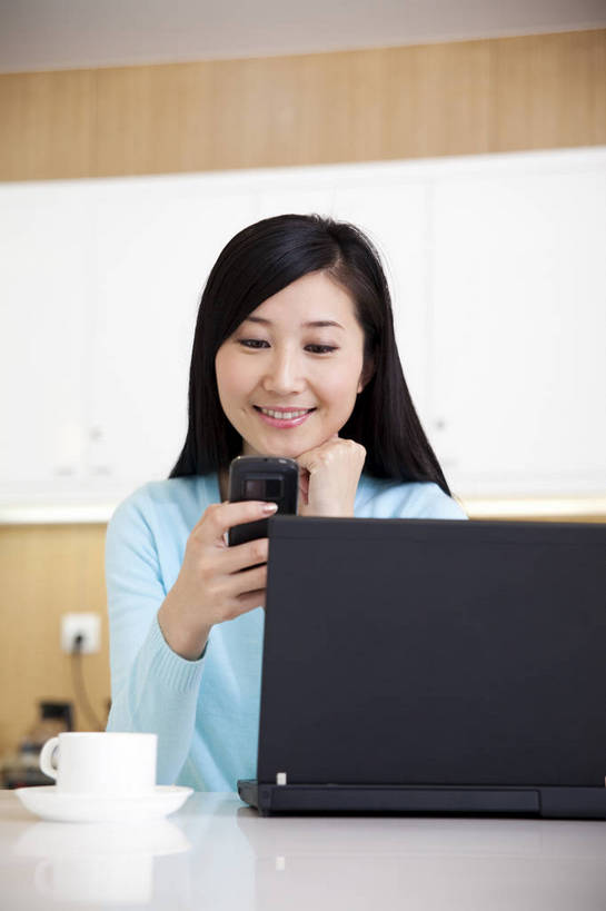 东方人,一个人,商务人士,商务女性,办公室,打电话,竖图,彩色,室内,白天,西装,商务,成功,信心,职员,手机,中国,亚洲,套装,正装,工作,图片,现代建筑,笔记本,美女,金融,摄影,休息室,经济,商务装,贸易,工薪阶层,东亚,茶水间,手提电脑,女人,女性,亚洲人,中国人,年轻人,白领,上班族,坐着,半身,高兴,办公,商业,bj174