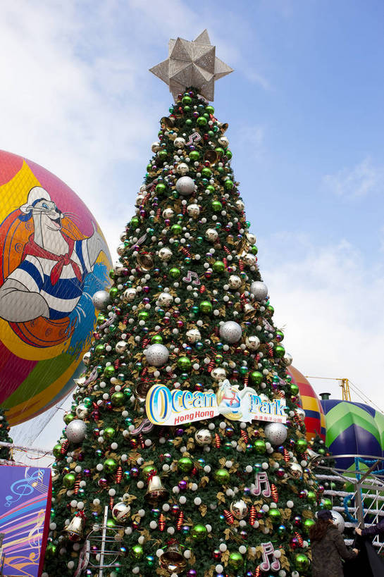 无人,竖图,彩色,室外,白天,旅游,度假,名胜古迹,标志建筑,城市,地标,建筑,香港,中国,节日,遗迹,装饰,图片,圣诞树,古迹,文物,娱乐,建设,现代,飞,古建筑,彩球,海洋公园,热气球,地标建筑,享受,休闲,喜庆,旅游胜地,放松,生活方式,都市风光,文明,中国文化,古文明,繁荣,旅行,愉快,bj174