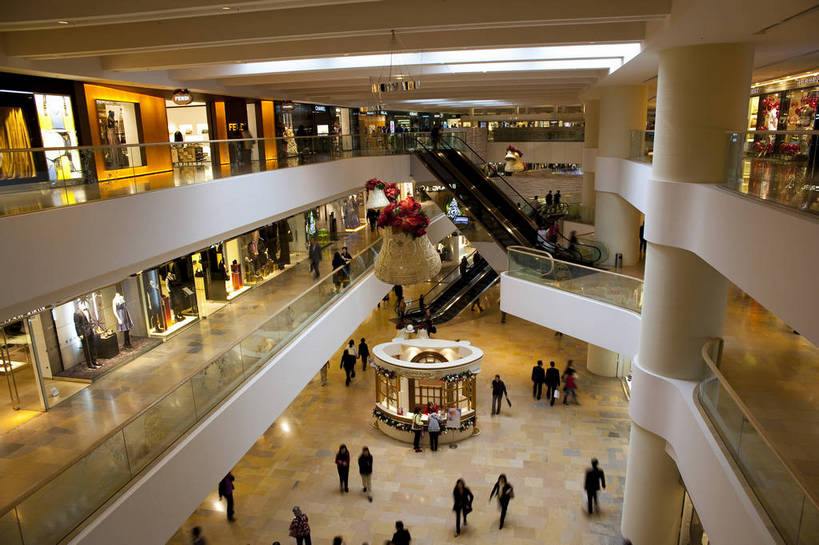 横图,彩色,室内,白天,购物,旅游,度假,名胜古迹,标志建筑,城市,地标,建筑,商场,香港,中国,节日,遗迹,图片,扶梯,圣诞,古迹,文物,娱乐,建设,现代,古建筑,享受,休闲,喜庆,旅游胜地,放松,生活方式,公共设施,文明,气氛,古文明,繁荣,旅行,购物中心,太古广场,bj174