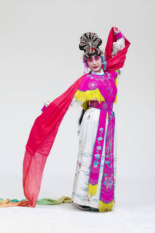 一个人,演员,竖图,彩色,白色背景,正面,化妆,北京,中国,亚洲,仅一个人,表演,艺术,造型,鲜艳,头饰,图片,注视,文化,脸谱,观察,看,站着,表情,竖,姿势,摄影,服饰,观看,动作,察看,关注,中国文化,戏剧,民族服饰,演出服,京剧,东亚,国粹,女人,中国人,年轻人,全身,影棚拍摄,化装,中国戏曲,传统文化,天女,舞台妆,bj174