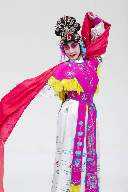 一个人,演员,竖图,彩色,白色背景,正面,化妆,北京,中国,亚洲,仅一个人,表演,艺术,造型,鲜艳,头饰,图片,注视,文化,脸谱,观察,看,站着,表情,竖,姿势,摄影,服饰,观看,动作,察看,关注,中国文化,戏剧,民族服饰,演出服,京剧,东亚,国粹,女人,中国人,年轻人,全身,影棚拍摄,化装,中国戏曲,传统文化,天女,舞台妆,bj174