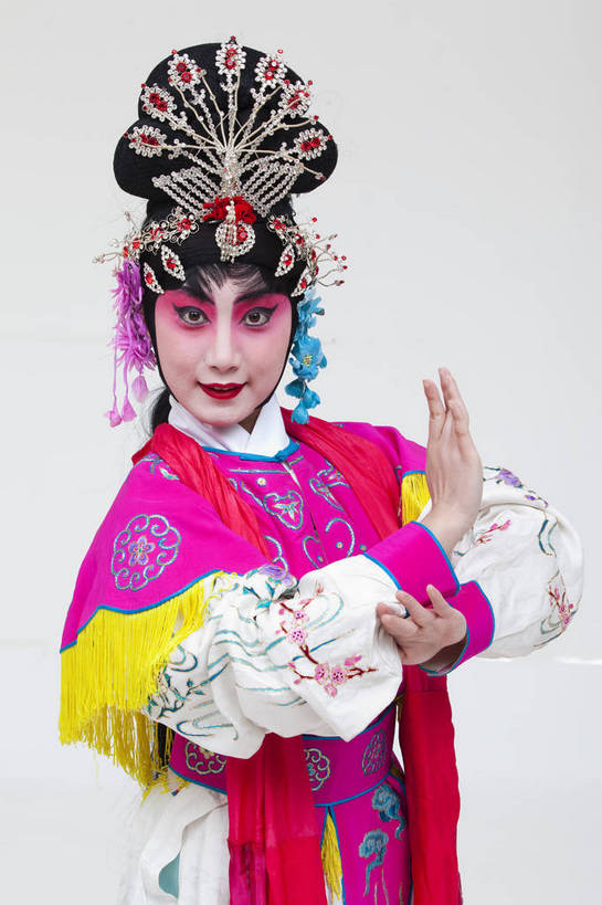 一个人,演员,竖图,彩色,白色背景,正面,化妆,北京,中国,亚洲,仅一个人,表演,艺术,造型,鲜艳,头饰,图片,注视,文化,脸谱,观察,看,站着,表情,竖,姿势,摄影,服饰,观看,动作,察看,关注,中国文化,戏剧,民族服饰,演出服,京剧,东亚,国粹,女人,中国人,年轻人,半身,影棚拍摄,化装,中国戏曲,传统文化,天女,舞台妆,bj174