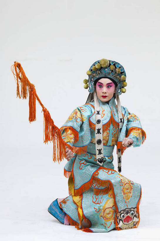 一个人,演员,竖图,彩色,白色背景,正面,化妆,北京,中国,亚洲,仅一个人,表演,艺术,造型,鲜艳,头饰,图片,注视,文化,脸谱,观察,看,站着,表情,竖,姿势,摄影,服饰,观看,动作,察看,关注,中国文化,戏剧,民族服饰,演出服,京剧,东亚,国粹,花木兰,女人,中国人,年轻人,全身,影棚拍摄,化装,中国戏曲,传统文化,舞台妆,刀马旦,bj174