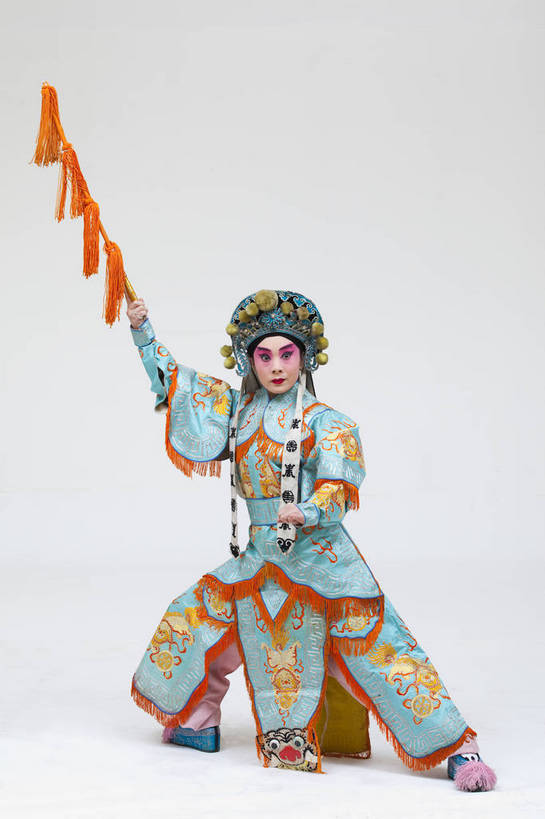 一个人,演员,竖图,彩色,白色背景,正面,化妆,北京,中国,亚洲,仅一个人,表演,艺术,造型,鲜艳,头饰,图片,注视,文化,脸谱,观察,看,站着,表情,竖,姿势,摄影,服饰,观看,动作,察看,关注,中国文化,戏剧,民族服饰,演出服,京剧,东亚,国粹,花木兰,女人,中国人,年轻人,全身,影棚拍摄,化装,中国戏曲,传统文化,舞台妆,刀马旦,bj174