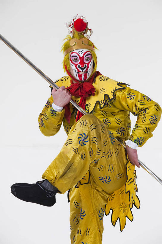 中年人,一个人,演员,竖图,彩色,白色背景,正面,化妆,北京,中国,亚洲,仅一个人,表演,艺术,造型,鲜艳,头饰,图片,注视,文化,脸谱,观察,看,表情,竖,姿势,摄影,服饰,观看,动作,察看,关注,中国文化,金箍棒,戏剧,民族服饰,演出服,京剧,东亚,国粹,美猴王,男人,中国人,半身,影棚拍摄,化装,中国戏曲,武生,传统文化,舞台妆,bj174