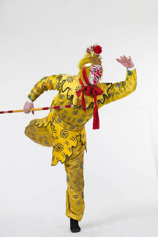 中年人,一个人,演员,竖图,彩色,白色背景,正面,化妆,北京,中国,亚洲,仅一个人,表演,艺术,造型,鲜艳,头饰,图片,注视,文化,脸谱,观察,看,表情,竖,姿势,摄影,服饰,观看,动作,察看,关注,中国文化,金箍棒,戏剧,民族服饰,演出服,京剧,东亚,国粹,美猴王,男人,中国人,全身,影棚拍摄,化装,中国戏曲,武生,传统文化,舞台妆,bj174