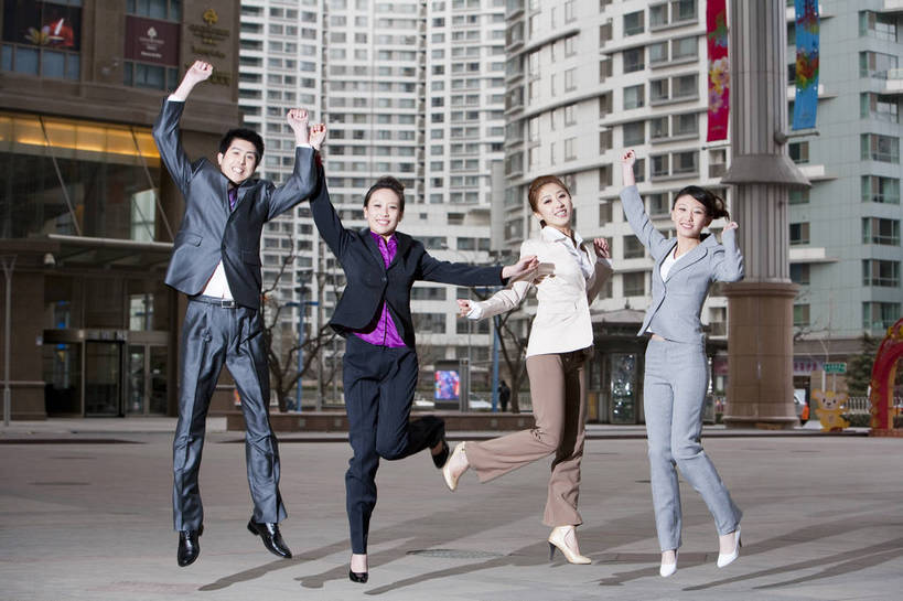 东方人,伙伴,商务人士,办公室,微笑,横图,彩色,室外,白天,正面,衬衫,商务,时尚,快乐,友谊,纯洁,成功,合作,团队,信心,建筑,商场,写字楼,北京,中国,亚洲,正装,工作,图片,领带,首都,许多人,职业装,现代,行走,一群人,职业,聊天,活力,可爱,童年,童趣,自信,摄影,生活方式,盘发,场所,同伴,商务中心,外景,童真,东亚,烂漫,无邪,中华人民共和国,北京市,京,北平,华北地区,朝阳区,交流,天真,友情,男人,男性,年轻男性,年轻女性,女人,女性,亚洲人,中国人,年轻人,全身,西服,办公,北京CBD,北京商务中心区,世贸天阶,中国北京大北窑,bj174