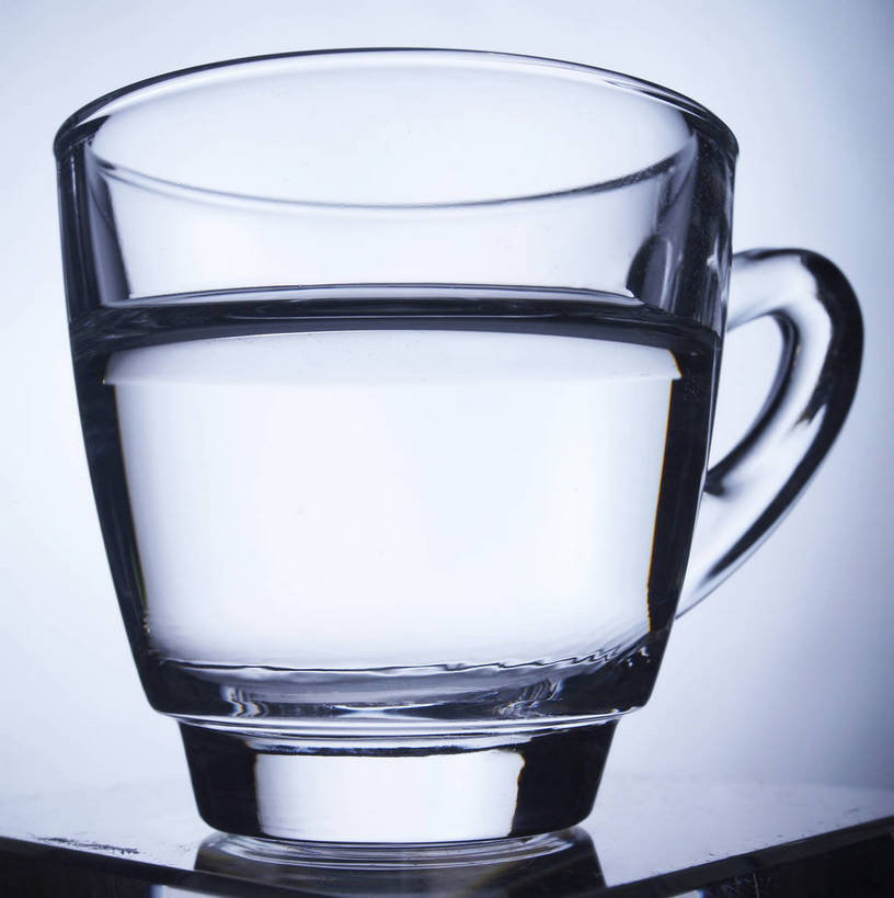 无人,竖图,特写,棚拍,静物,杯子,玻璃,喝,形状,透明,水晶,饮品,背光,生活,营养,饮料,水杯,矿泉水,品味,健康,优雅,简单,情调,逆光,蒸馏水,水晶制品,格调,矿物质,玻璃杯,晶莹,bj174