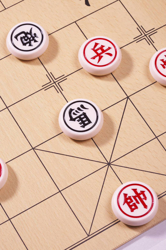 摄影师,竖图,俯视,室内,白天,静物,中国,古老,民俗,图片,灯光,历史,文化,传统,东方,民族,象棋,棋子,棋盘,安静,下棋,摄影,摄像师,幽静,高角度拍摄,bj174
