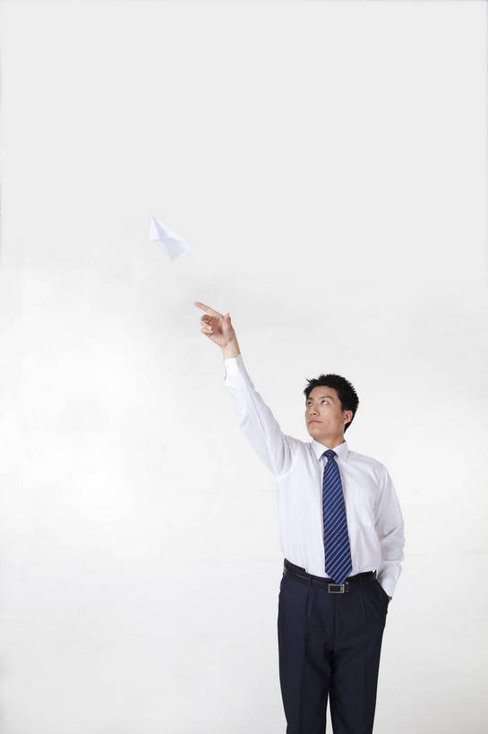 东方人,一个人,商务人士,办公室,站,微笑,竖图,彩色,室内,白天,白色背景,正面,衬衫,商务,时尚,快乐,纯洁,成功,信心,北京,中国,亚洲,仅一个人,正装,造型,工作,图片,领带,职业装,现代,职业,表情,活力,可爱,童年,童趣,自信,姿势,摄影,生活方式,纸飞机,场所,商务中心,童真,烂漫,无邪,投掷,天真,男人,男性,年轻男性,亚洲人,中国人,年轻人,白领,半身,影棚拍摄,办公,bj174