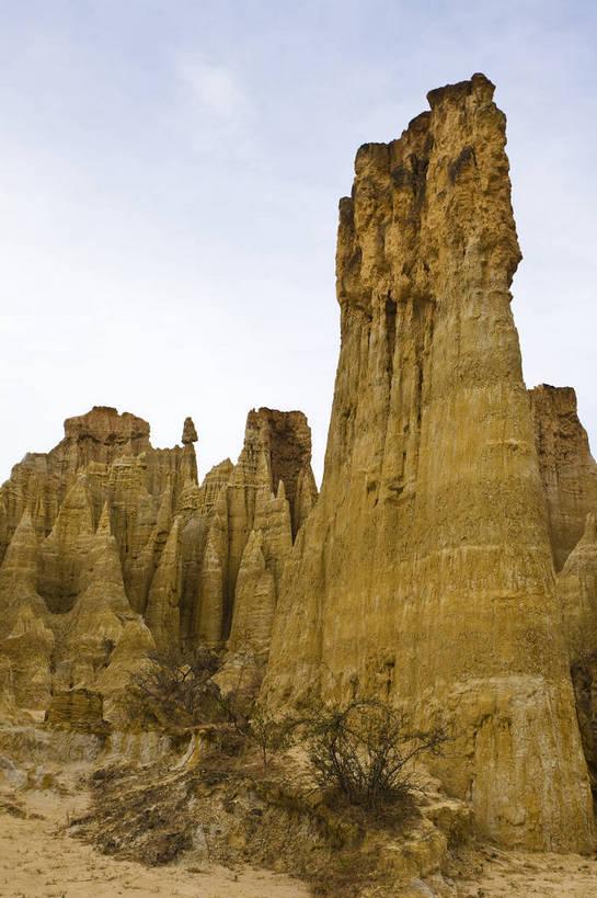 无人,竖图,彩色,室外,白天,旅游,度假,荒凉,名胜古迹,标志建筑,地标,建筑,中国,遗迹,图片,景观,古迹,文物,娱乐,建设,古建筑,云南,特色,享受,休闲,旅游胜地,放松,摄影,地理,文明,贫瘠,中国文化,自然风光,耸立,古文明,地貌,土林,荒地,荒芜,岩石,旅行,传统文化,bj174