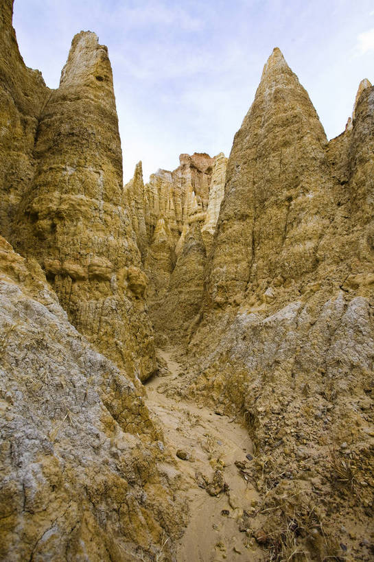 无人,竖图,彩色,室外,白天,旅游,度假,荒凉,名胜古迹,标志建筑,地标,建筑,中国,遗迹,图片,景观,古迹,文物,娱乐,建设,古建筑,云南,特色,享受,休闲,旅游胜地,放松,摄影,地理,文明,贫瘠,中国文化,自然风光,耸立,古文明,地貌,土林,荒地,荒芜,岩石,旅行,传统文化,bj174