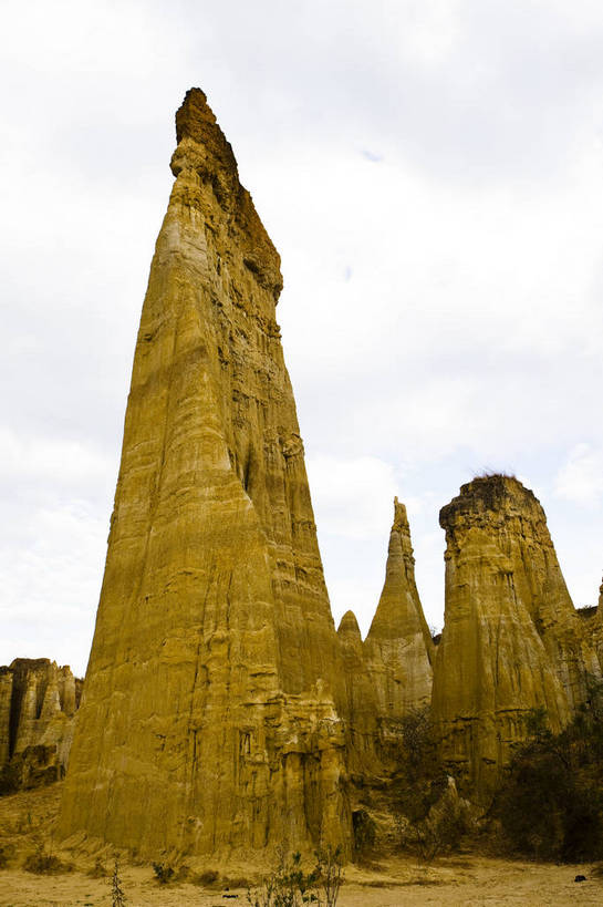 无人,竖图,彩色,室外,白天,旅游,度假,荒凉,名胜古迹,标志建筑,地标,建筑,中国,遗迹,图片,景观,古迹,文物,娱乐,建设,古建筑,云南,特色,享受,休闲,旅游胜地,放松,摄影,地理,文明,贫瘠,中国文化,自然风光,耸立,古文明,地貌,土林,荒地,荒芜,岩石,旅行,传统文化,bj174