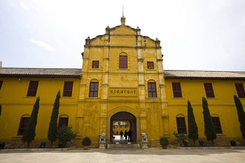 无人,学校,横图,彩色,室外,白天,旅游,度假,名胜古迹,标志建筑,城市,地标,建筑,昆明,中国,遗迹,民俗,图片,大门,建筑群,古典,古迹,历史,文物,娱乐,建设,古建筑,云南,古代,地标建筑,享受,休闲,旅游胜地,放松,摄影,纪念堂,都市风光,文明,中国文化,古文明,古远,旅行,传统文化,bj174