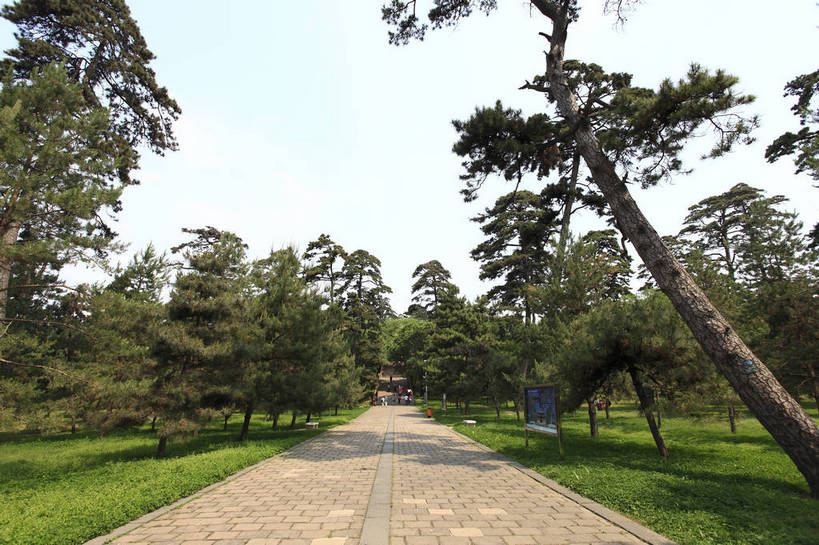 无人,横图,彩色,室外,白天,旅游,度假,名胜古迹,标志建筑,地标,建筑,路,中国,遗迹,图片,古迹,文物,娱乐,建设,古建筑,历史建筑,树,享受,休闲,旅游胜地,放松,摄影,古代建筑,陵墓,中国文化,古文明,辽宁,沈阳,传统文化,皇陵,清福陵,bj174