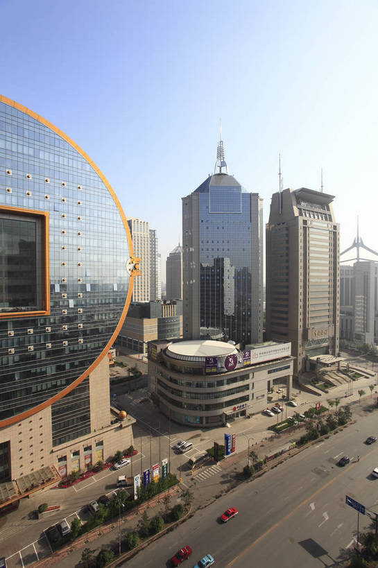 无人,竖图,彩色,室外,白天,美景,城市,道路,建筑,街道,路,公路,中国,图片,景观,交通,现代建筑,摩天大厦,商务楼,景色,摄影,辽宁,沈阳,马路,高楼,商业中心,方圆大厦,bj174