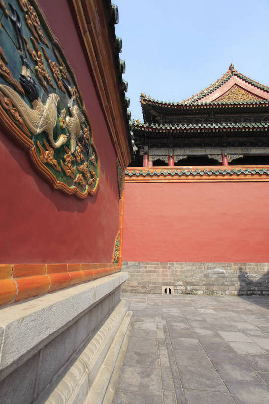 无人,竖图,彩色,室外,白天,旅游,度假,名胜古迹,标志建筑,地标,建筑,中国,遗迹,浮雕,图片,庭院,文化遗产,古迹,文物,娱乐,建设,古建筑,历史建筑,享受,休闲,旅游胜地,放松,摄影,古代建筑,中国文化,古文明,辽宁,沈阳,影壁,皇宫,传统文化,bj174