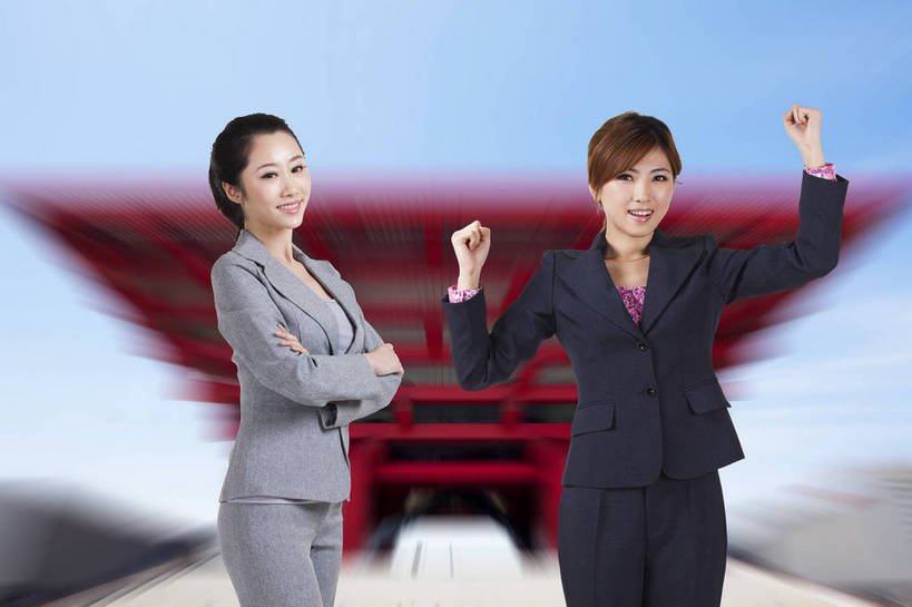 东方人,两个人,伙伴,商务人士,商务女性,站,横图,彩色,室内,白天,抠图,正面,西装,商务,时尚,满意,自由,友谊,成功,合作,建筑,北京,中国,套装,正装,人物,图片,美丽,生活,电脑合成,现代,手势,职业,成熟,活力,可爱,自信,摄影,奋斗,青春,优雅,商务装,工薪阶层,中国馆,端庄,精明,男人,男性,年轻男性,年轻女性,女人,女性,亚洲人,中国人,年轻人,白领,上班族,半身,影棚拍摄,愉快,bj174