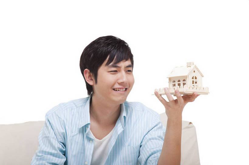 东方人,一个人,坐,微笑,横图,彩色,室内,白天,正面,时尚,满意,自由,北京,中国,人物,图片,浪漫,休闲装,模型,享受,休闲,活力,可爱,自信,摄影,生活方式,青春,向往,乐观,男人,男性,年轻男性,亚洲人,中国人,年轻人,半身,影棚拍摄,愉快,房子,bj174